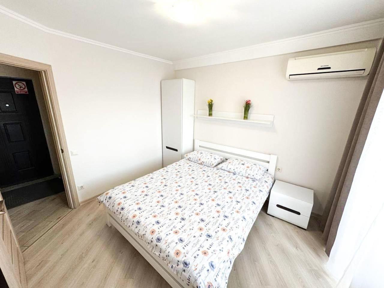 Artal Apartment On Obolonskyi Avenue 16A Kiew Exterior foto